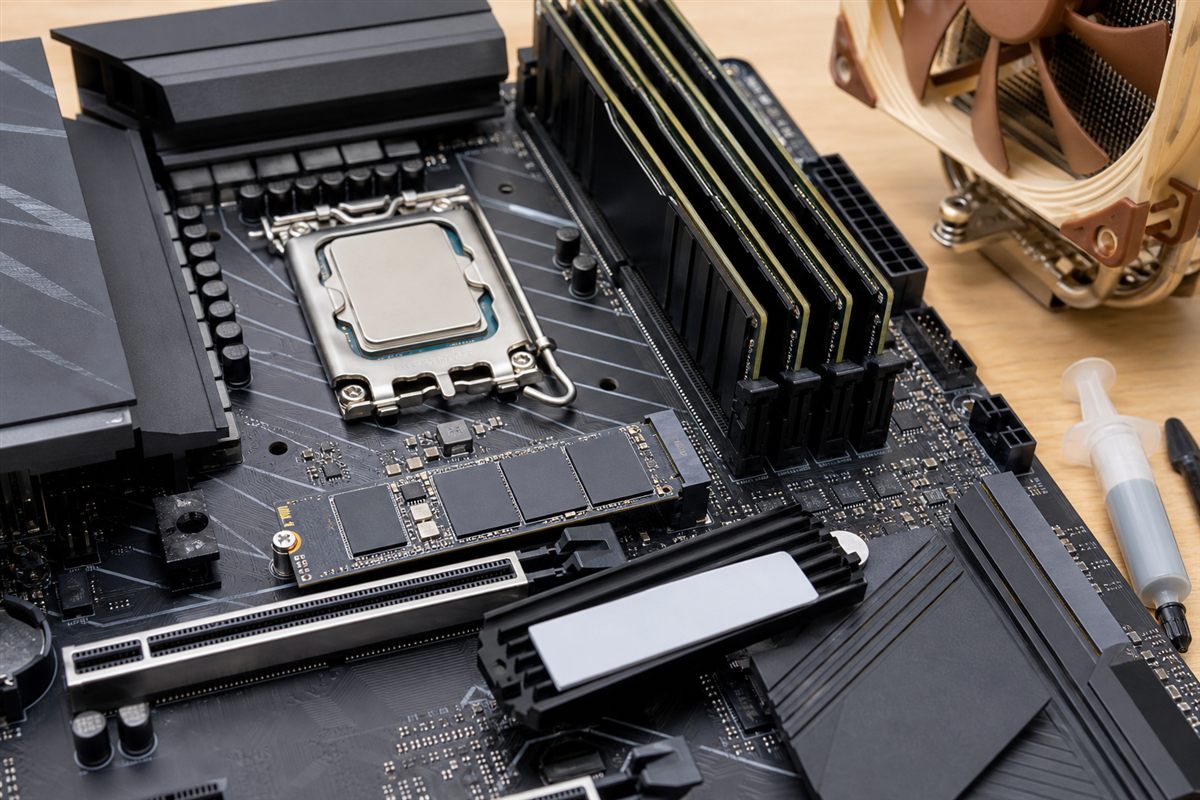 התקנת מעבד, זיכרון DDR5 וכונן NVMe בלוח אם מודרני